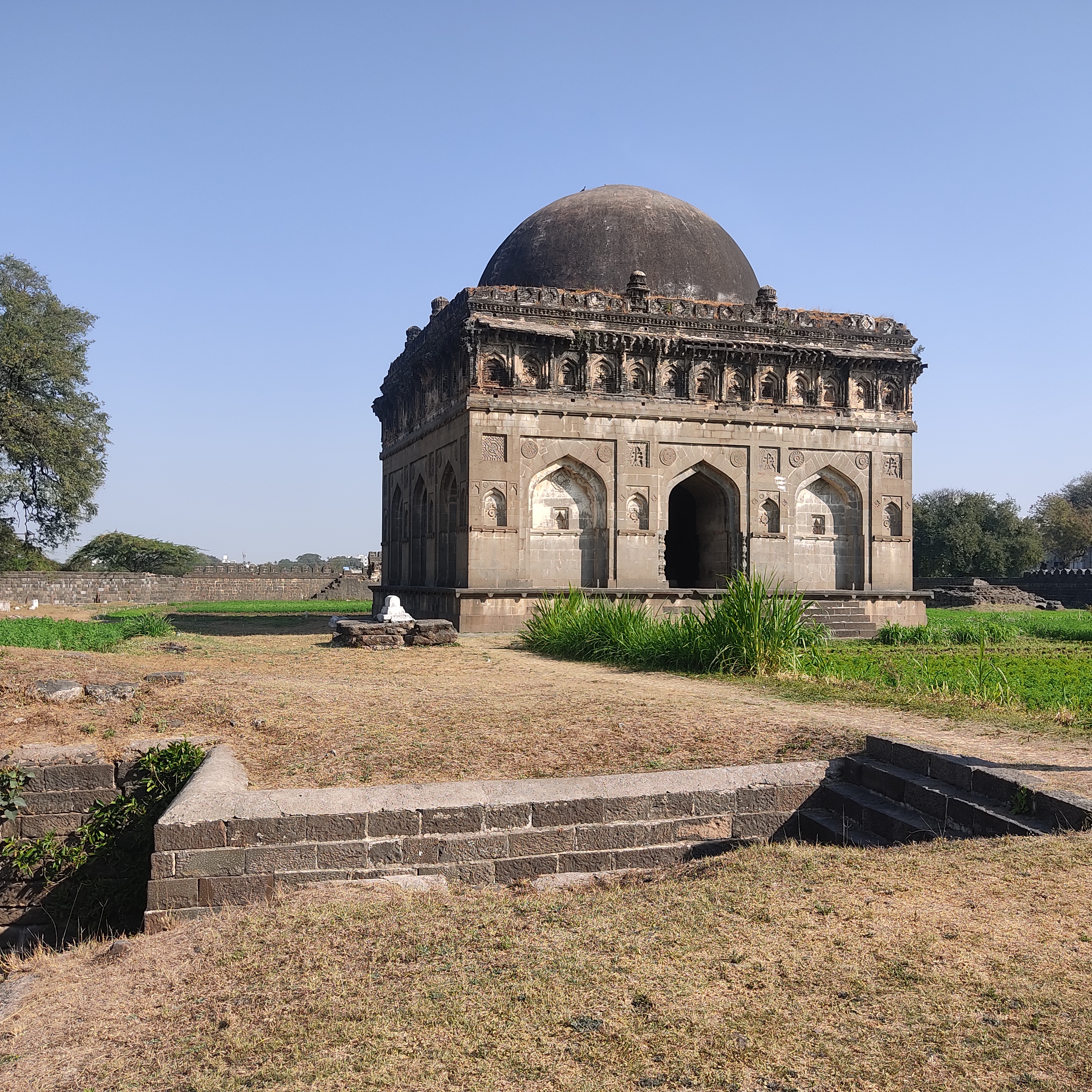 Tomb of Ahmad Nizam Shah c. 1509